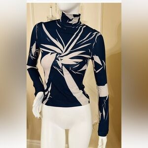 j's exte turtlenecks strech  top size xs